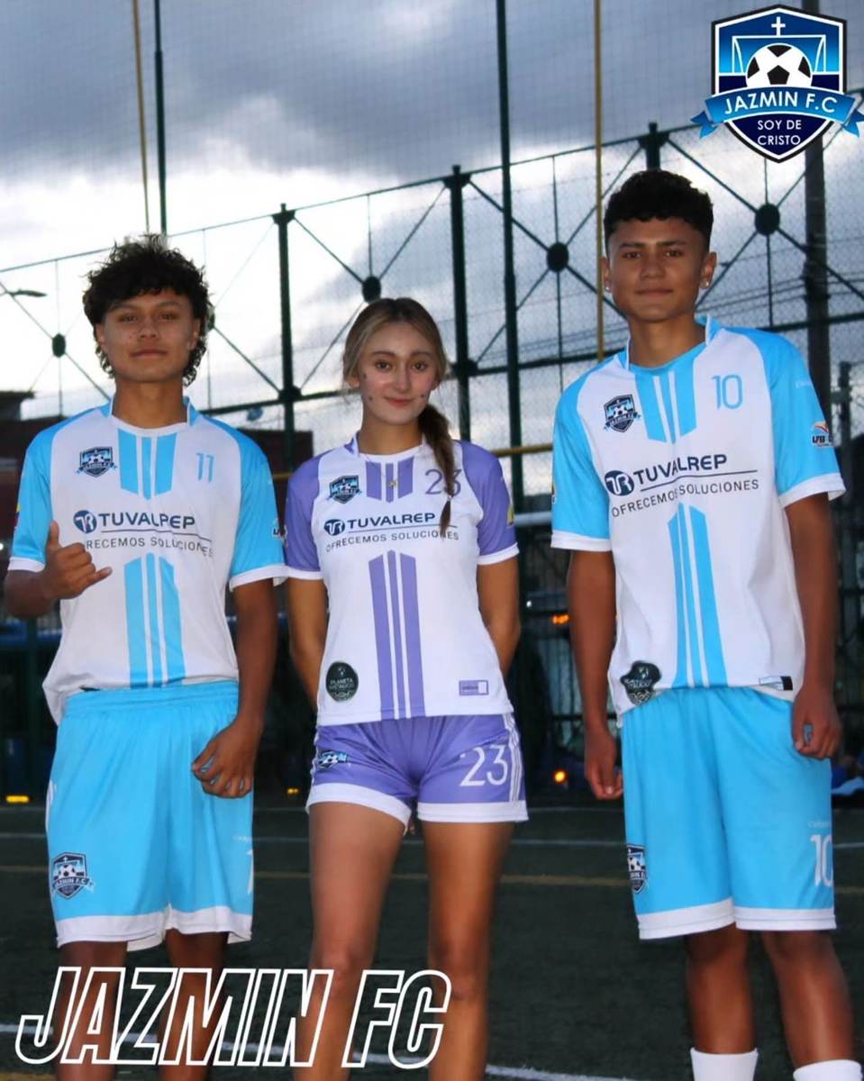 Jugadores con el uniforme del club